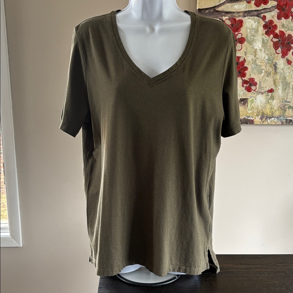 Eddie Bauer v neck tee
